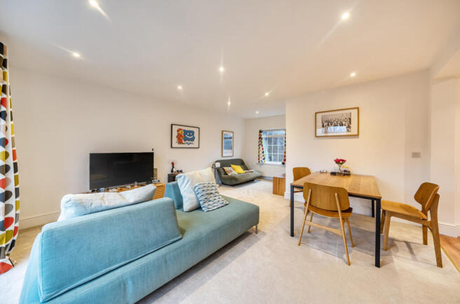 4 bed Semi-Detached for sale Image 8