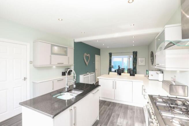 3 bed Semi-Detached for sale Image 9