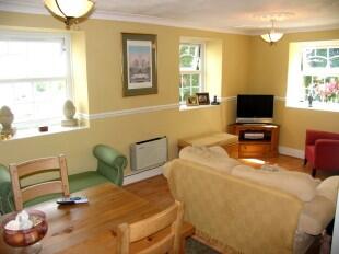 LOUNGE\DINING ROOM