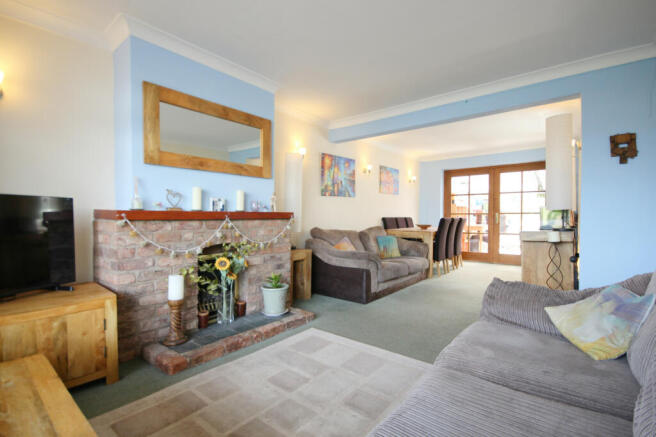 Lounge/Dining Room