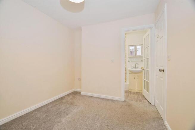 3 bed Terraced for sale Image 7
