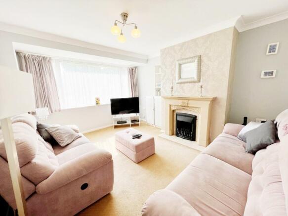 Lounge pic 1.jpg