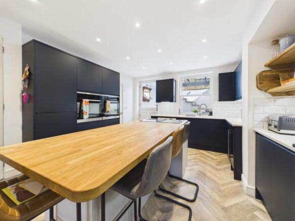 4 bed Terraced for sale Image 11