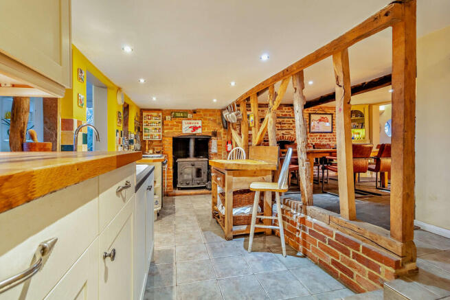 8580310-interior0...