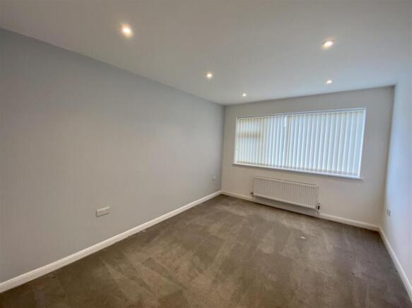 12 foxglove rd bedroom.jpg