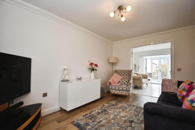 4 bed Detached for sale Image 6