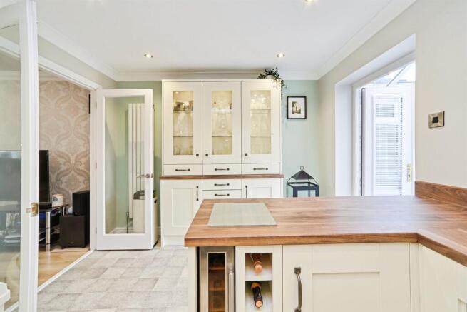 3 bed Semi-Detached for sale Image 8