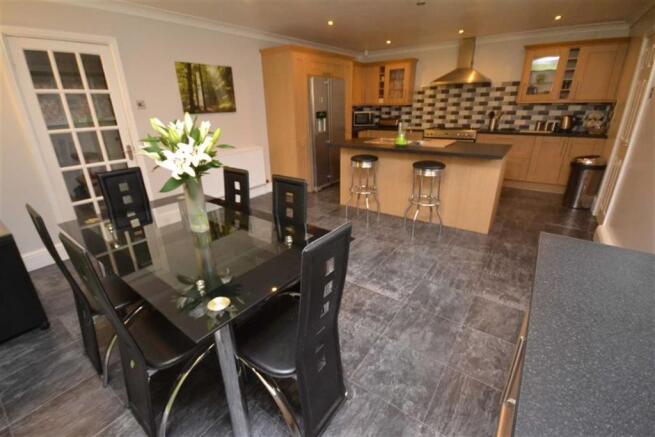 KITCHEN DINER