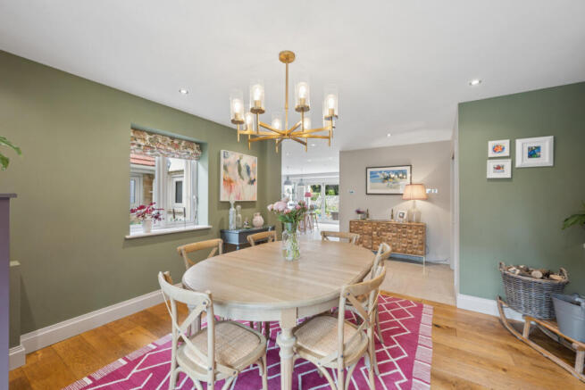6 bed Detached for sale Image 9