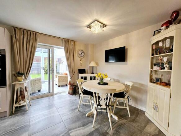 4 bed Detached for sale Image 7