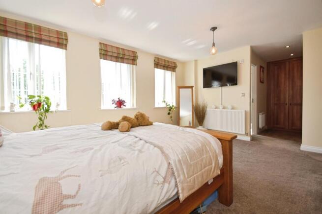 4 bed Detached for sale Image 9