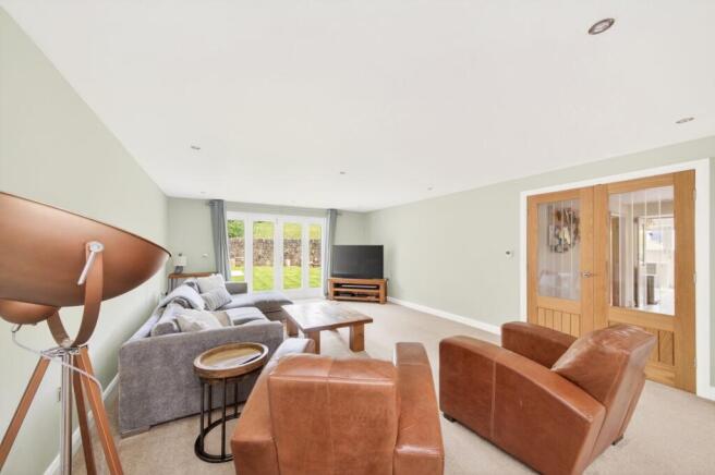 5 bed Semi-Detached for sale Image 9
