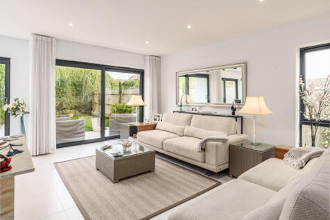 Pebble Lane, Ferring, BN12