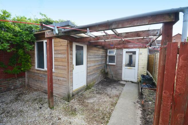 OUTBUILDING & GARAGE