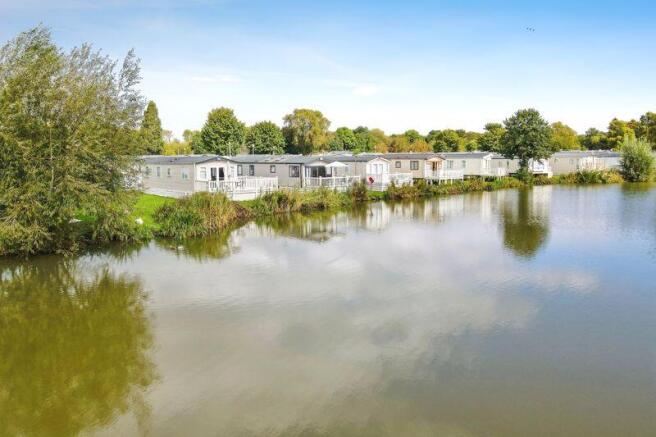 2-bed caravan on Mallard Lake, Cotswold Hoburne, Cotswold Lakes, £47,500