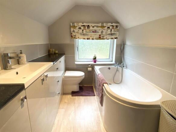 ENSUITE BATHROOM