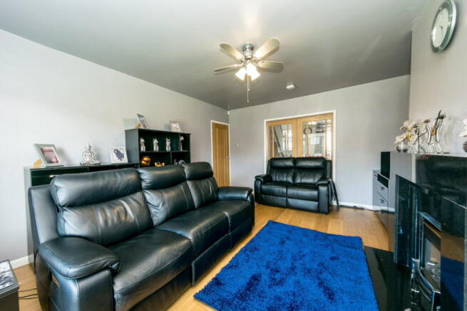 4 bed Semi-Detached Bungalow for sale Image 5