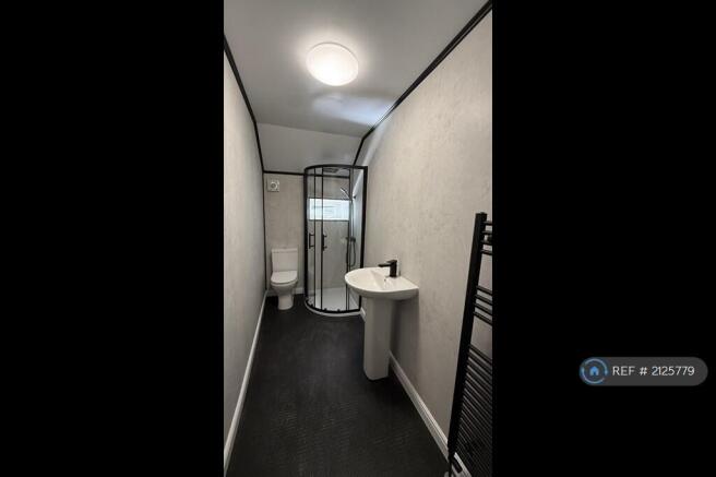 2 bed Terraced to rent Image 6