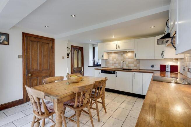3 bed House for sale Image 3
