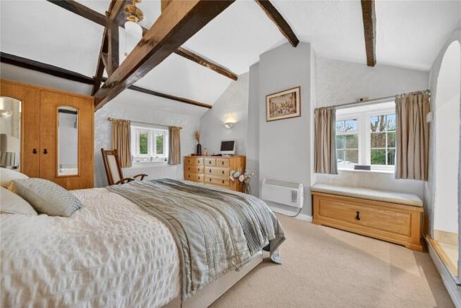 6 bed Detached for sale Image 11