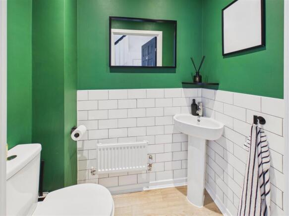 4 bed Detached for sale Image 10