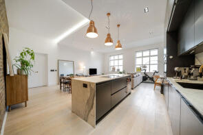 Lower Ground Floor, Mandeville Courtyard, Battersea Park Road, London SW11 4NB