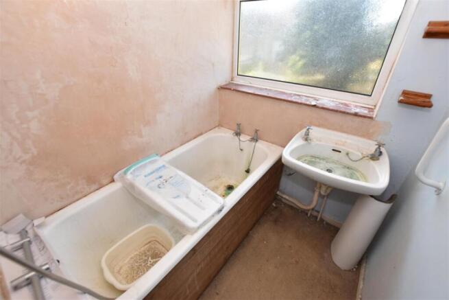 Bathroom.JPG