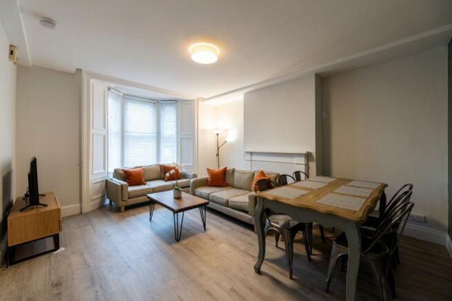 2GT - Living Area