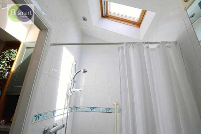 3 bed Town House for sale Image 7