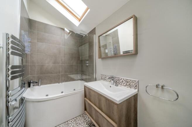 4 bed Detached for sale Image 11