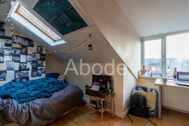 8 bed House to rent Image 9