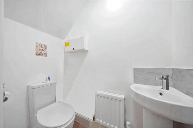 3 bed Terraced for sale Image 10