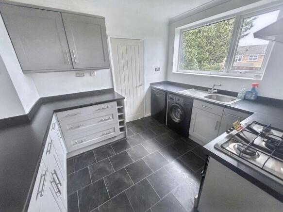 3 bed Semi-Detached to rent Image 4