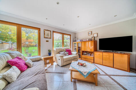 Almners Road, Lyne, KT16