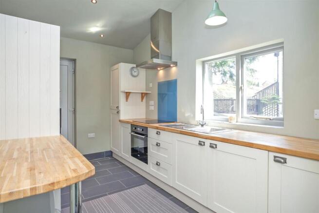 Kitchen 2.jpg