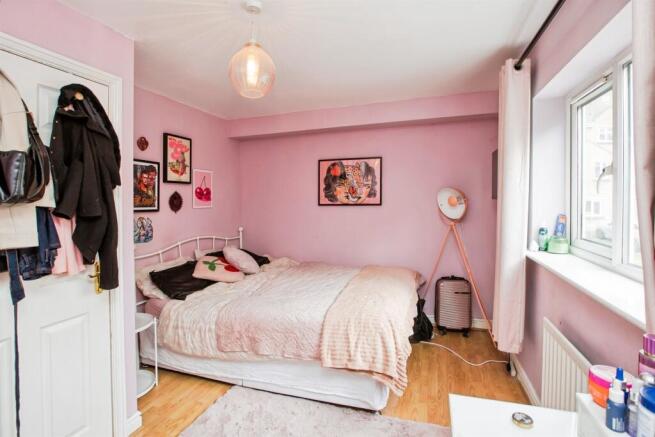 3 bed Terraced for sale Image 11