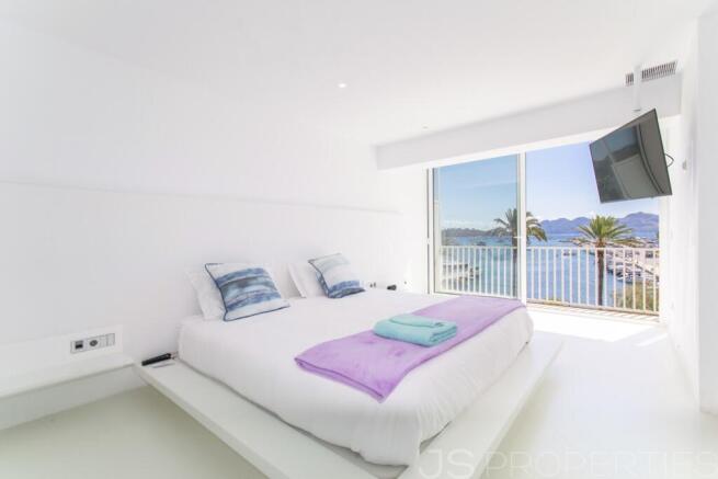 First line apartment in Puerto Pollensa 