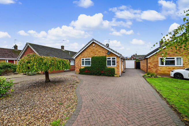 2-bed detached on Falstaff Drive, Woodlands, Rugby, £309,950