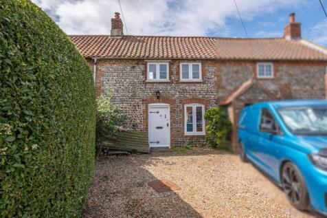 Delightful Sidestrand Cottage, Full of Warmth and Possibility