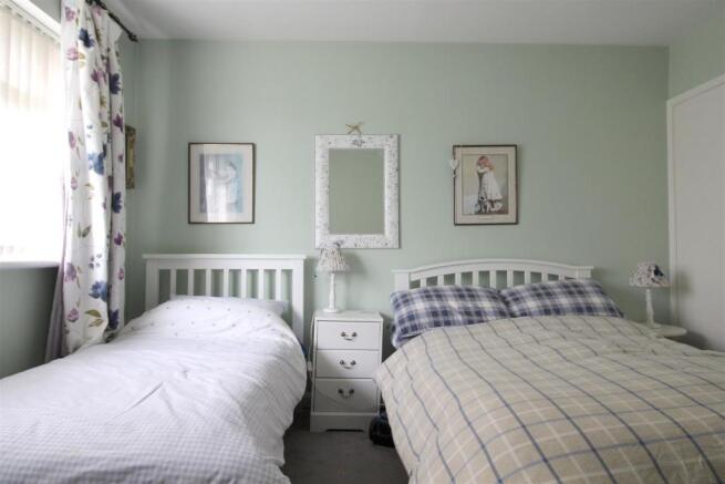 Bedroom 1.jpg