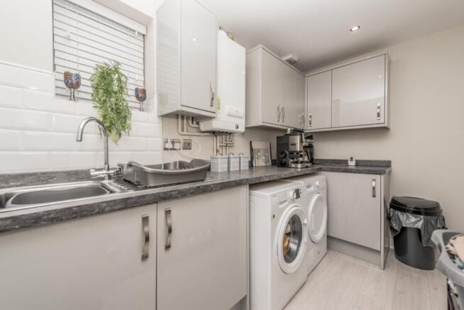 3 bed Semi-Detached for sale Image 8