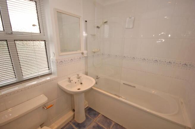 4 bed Detached to rent Image 10