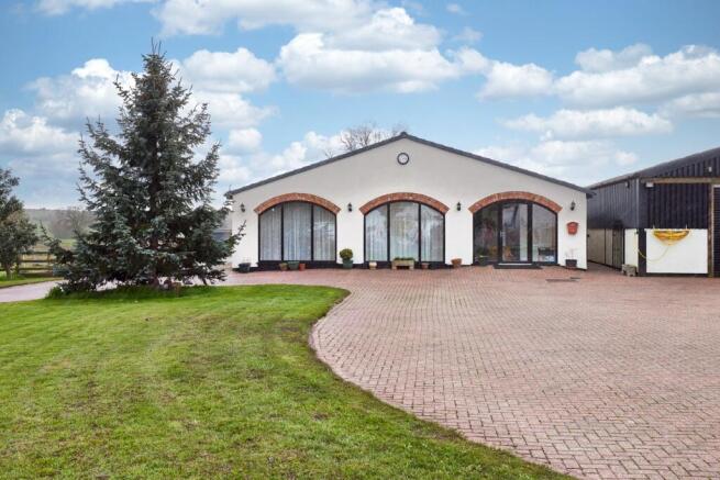 3 bed Detached Bungalow for sale Image 4