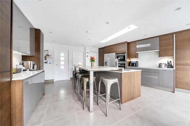 5 bed Detached for sale Image 5