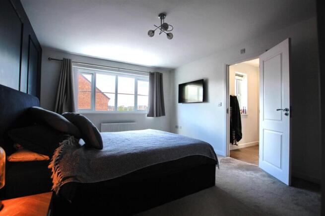 4 bed Detached for sale Image 7