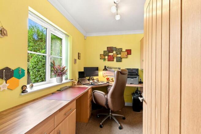 4 bed Detached for sale Image 10