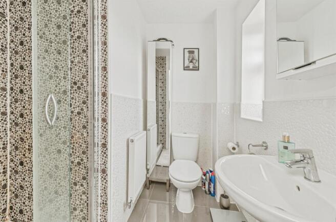 4 bed Detached for sale Image 6