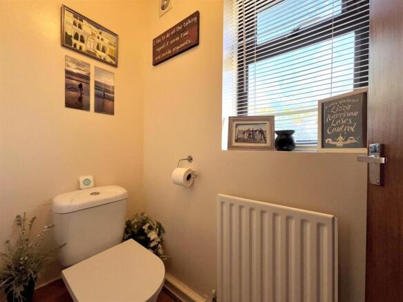 4 bed Detached for sale Image 11