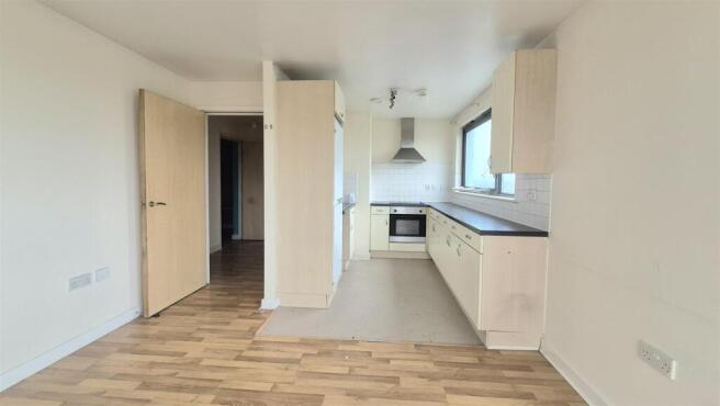 OPEN PLAN LOUNGE/KITCHEN