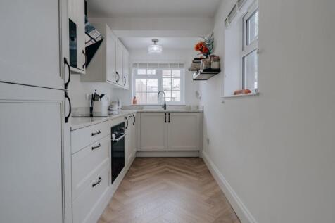 Oxhey Avenue, Watford, WD19